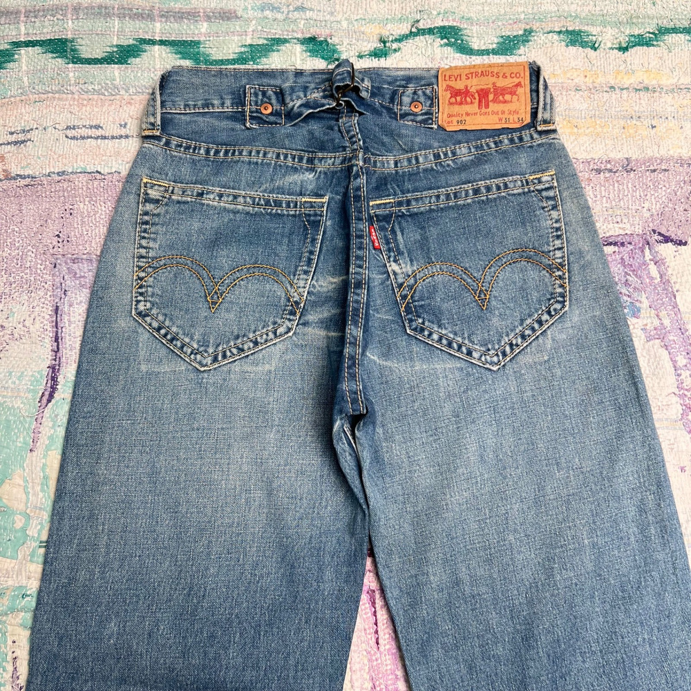 Vintage Levi’s 902 Cinch Buckle Back Baggy jeans button fly 29x34
